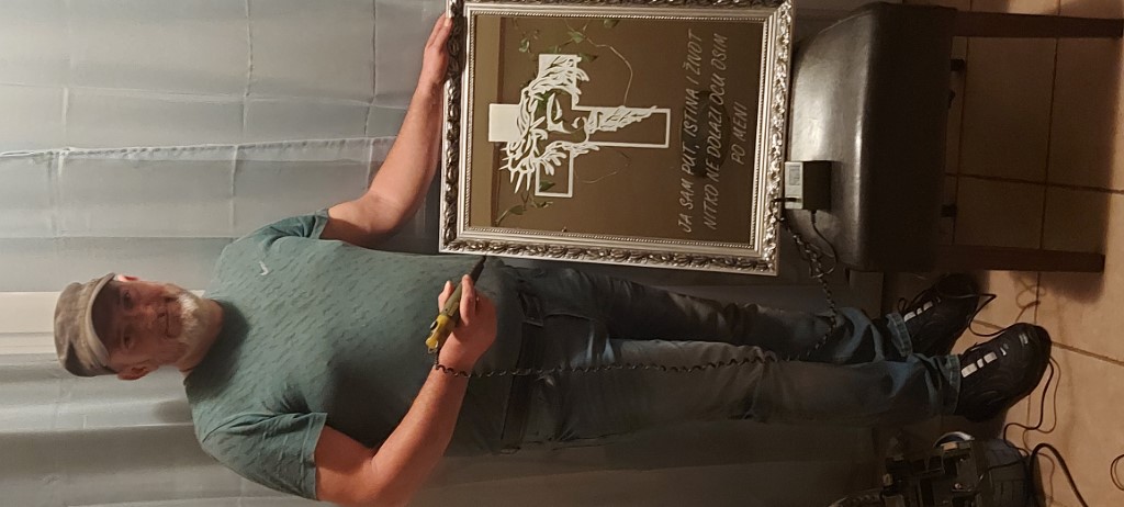 Slikovne bravure i gravure Ivice Kešinovića na ogledalu